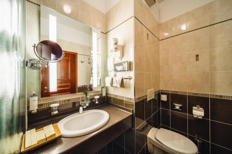 Superior Double Room image 3