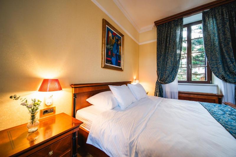 Deluxe Double Room image 2