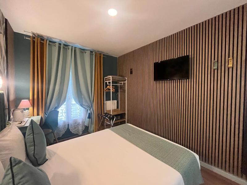 Standard Double Room image 3