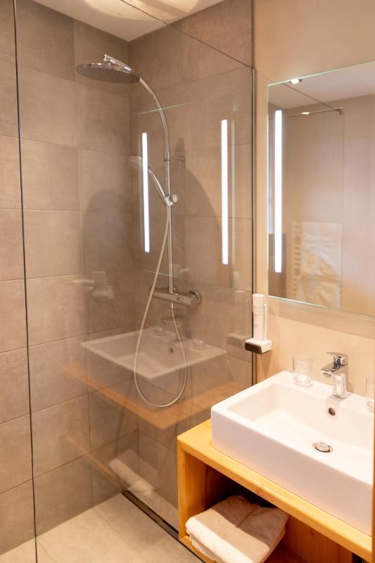 Standard One-Bedroom Apartment image 4