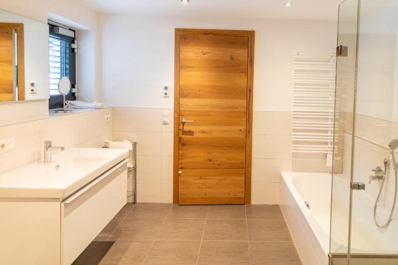 One-Bedroom Apartment image 4