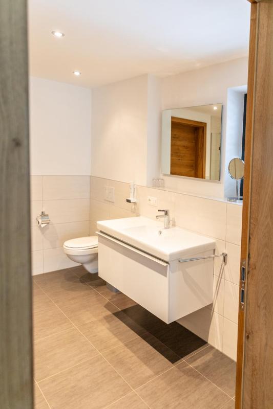 One-Bedroom Apartment image 2