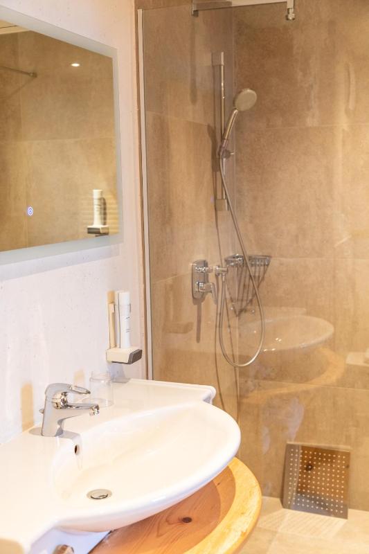 One-Bedroom Apartment image 3