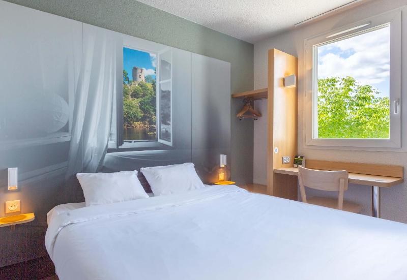 Double Room image 3