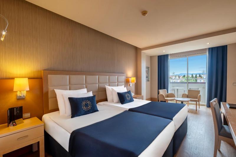 Deluxe Room Garden View (Main Building or Garden Rooms) image 4