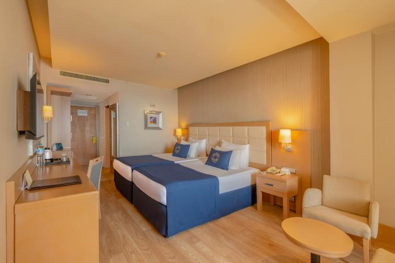 Deluxe Room Garden View (Main Building or Garden Rooms) image 1