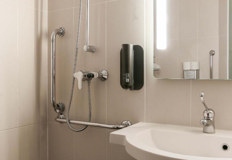 Double Room - Disability Access image 2