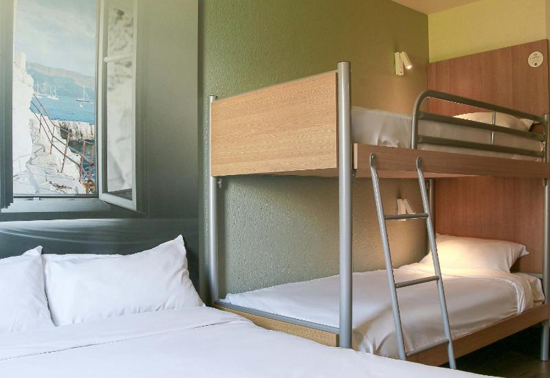 Quadruple Room image 1