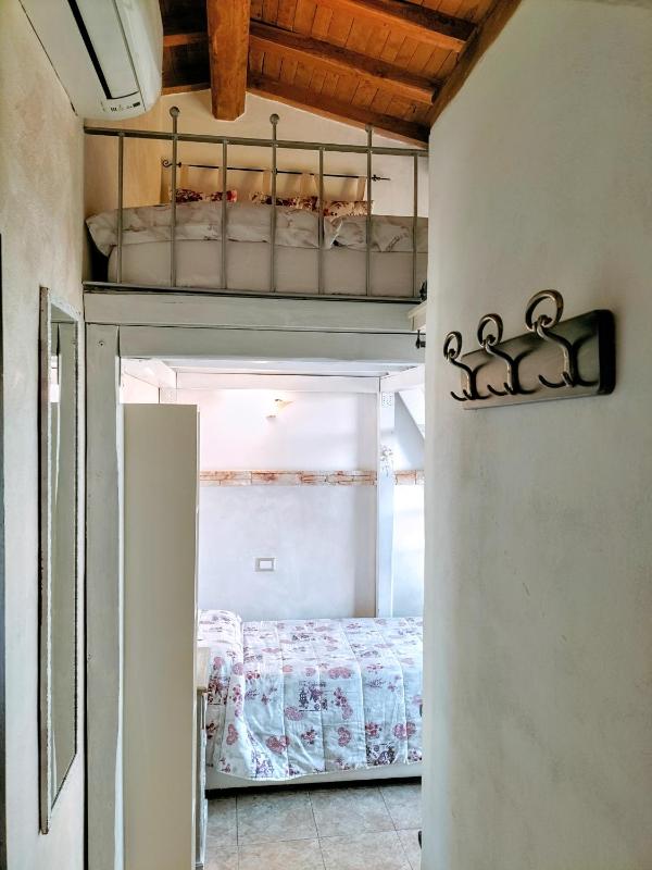 Small Twin Room image 1