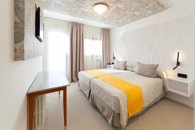 Hotel Oasis Plaza - image 16
