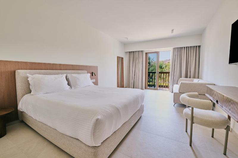 Junior Suite with Garden View image 1