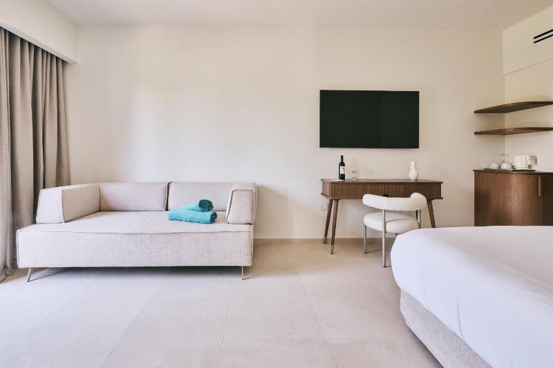 Junior Suite with Garden View image 3