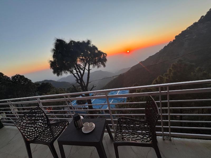 Vanasathli I Near Mall Road Kasauli I Open Garden & Rooftop - image 45