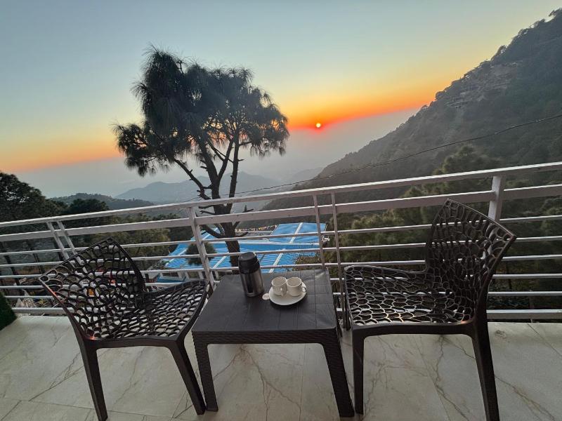 Vanasathli I Near Mall Road Kasauli I Open Garden & Rooftop - image 11