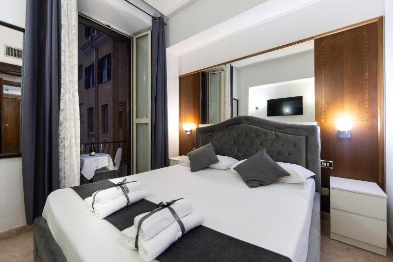 Double Room with Balcony image 1