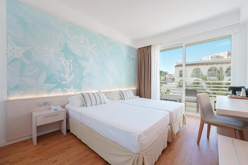 Double Room image 3