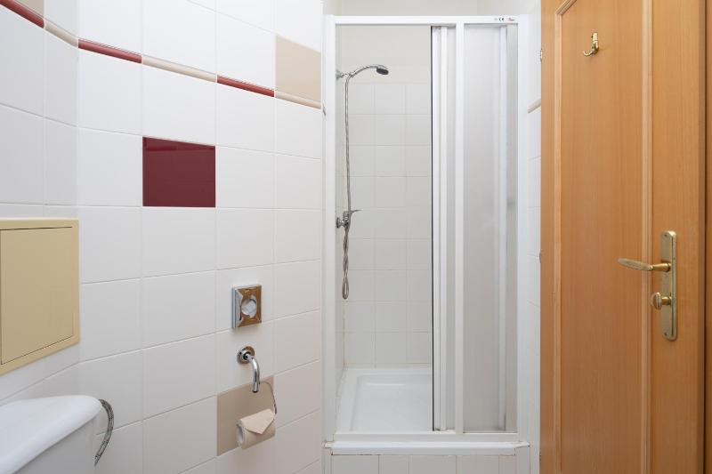 Single Room with Pool View image 2