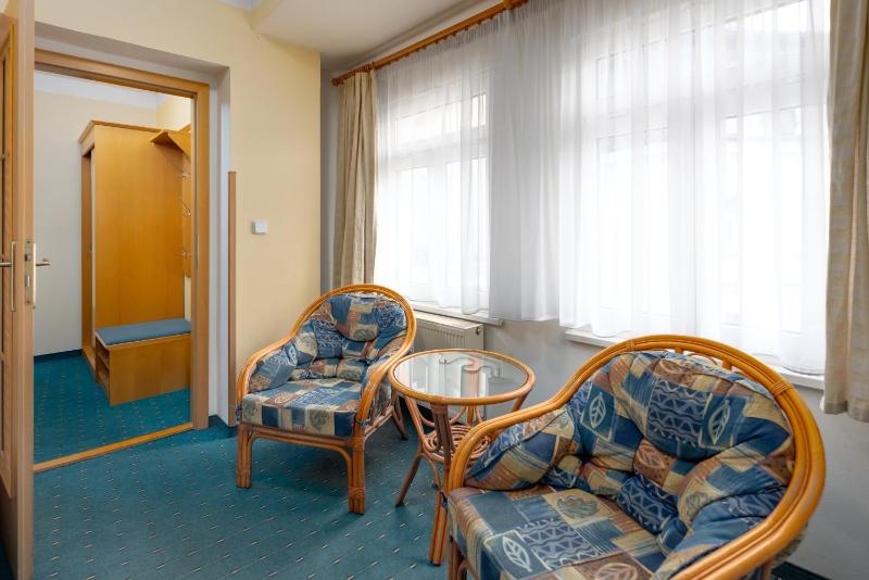 Single Room with Pool View image 4