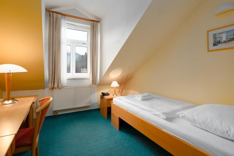Single Room with Pool View image 1