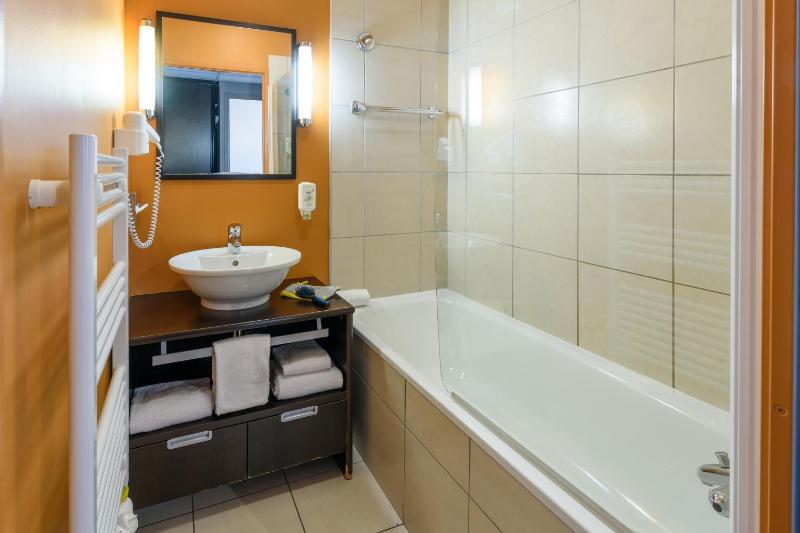 Superior One-Bedroom Apartment image 3