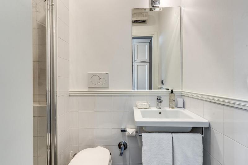 Standard Double Room image 4