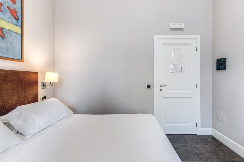 Standard Double Room image 2