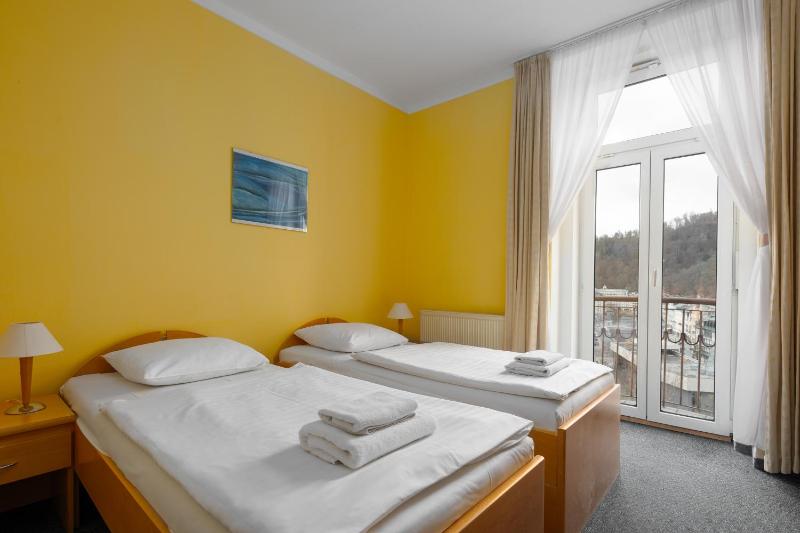 Standard Double or Twin Room with Balcony image 3