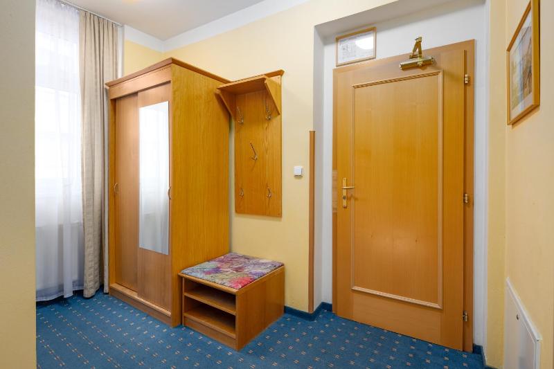 Triple Room with City View image 3