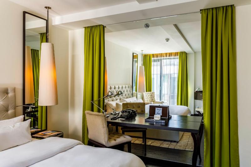 Deluxe Double Room image 3