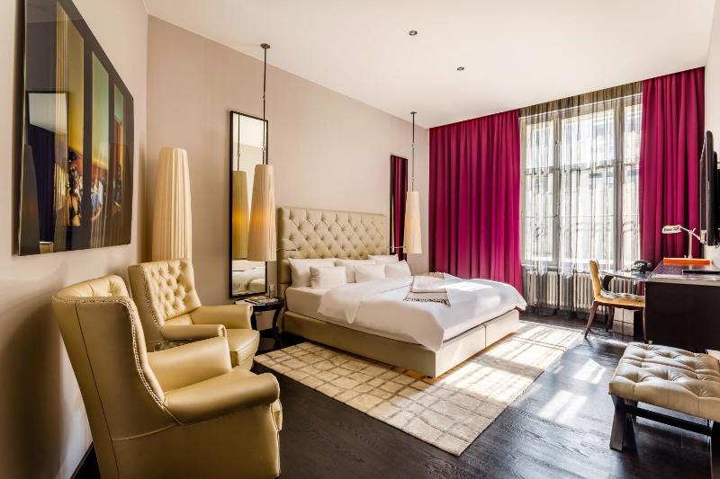 Grand Deluxe Room image 1