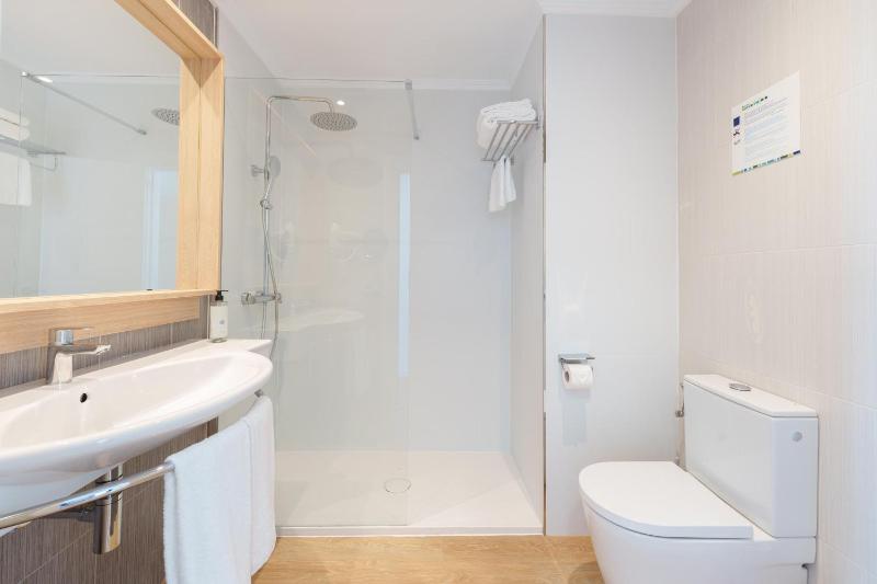 Premium Room with Sea View image 2