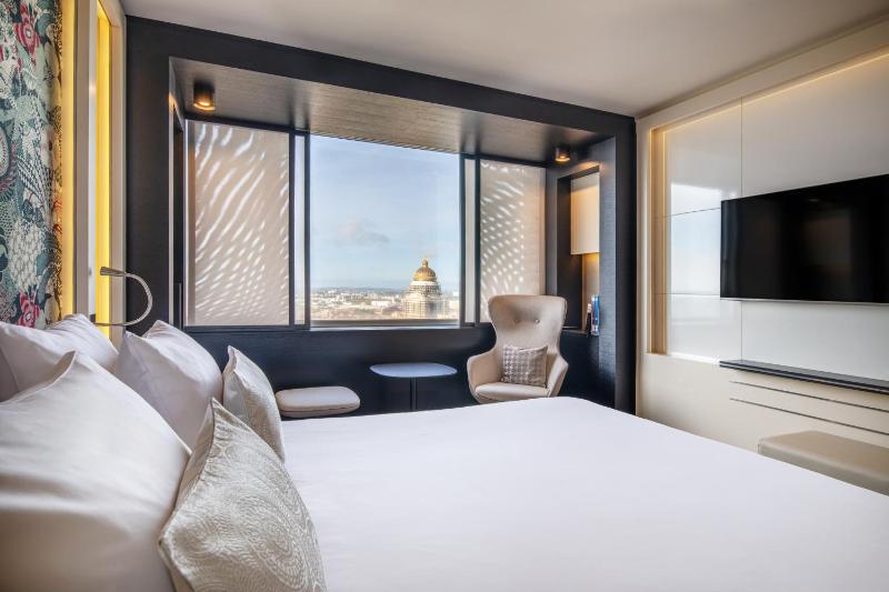 Deluxe Panorama Room with Lounge Access image 4