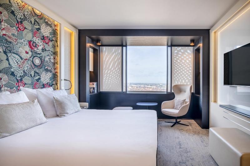 Deluxe Panorama Room with Lounge Access image 1