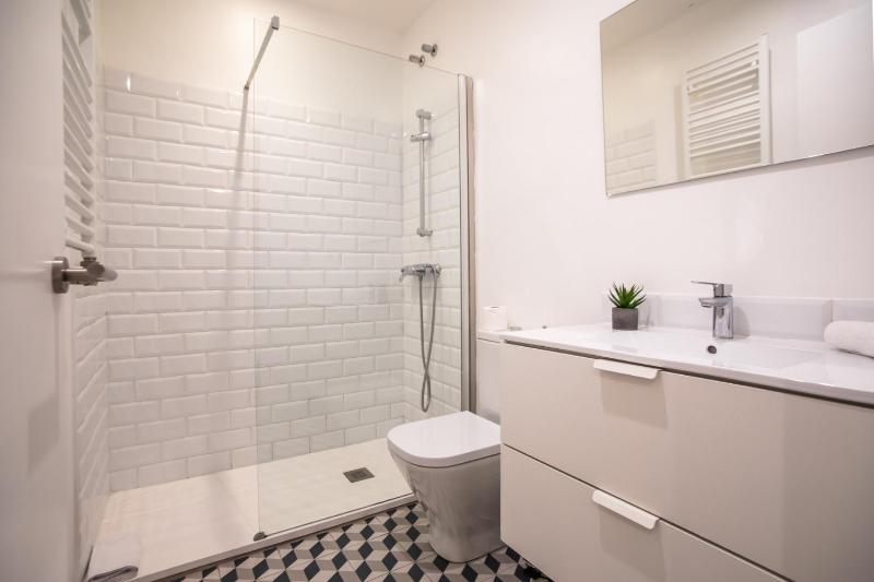 24mal1073-Marvellous 2BR flat near Sagrada Familia - image 3