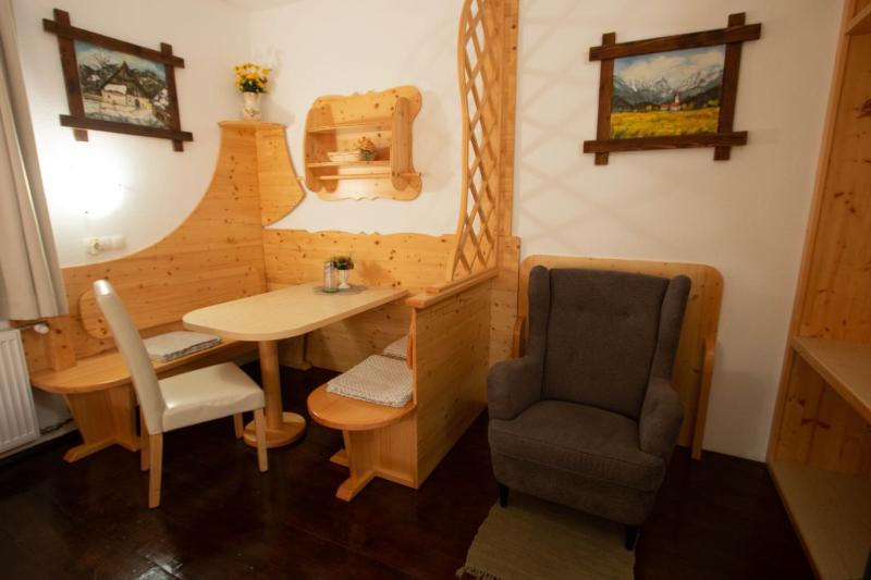 Quadruple Room with Shared Bathroom image 3