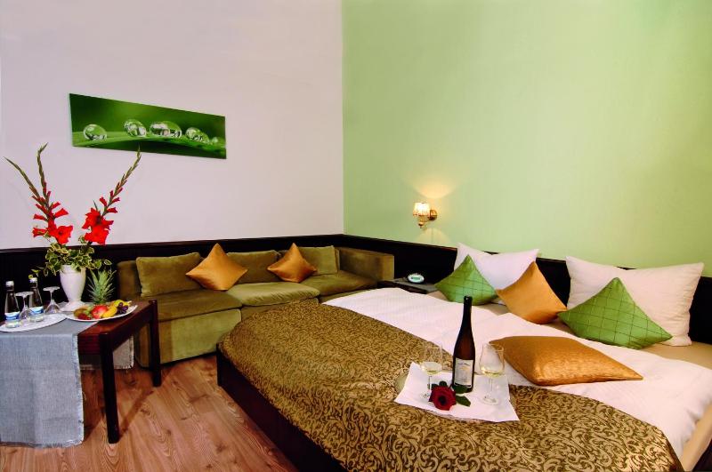Standard Double Room image 4