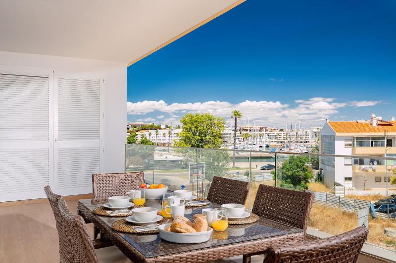 Lagos Marina View 2 with Pool by Homing - image 15