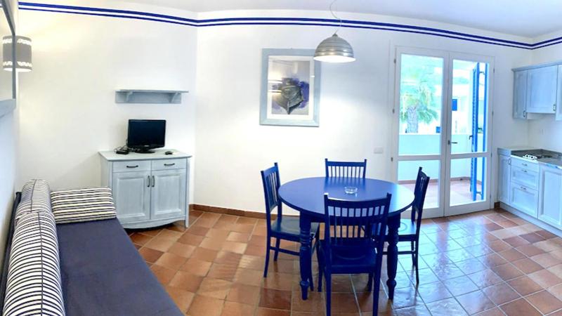 Superior Family Room image 2