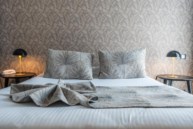 Standard Double Room with Garden View image 4