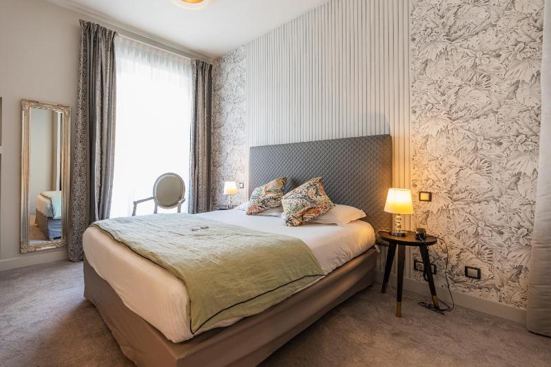 Superior Double Room with City View image 3