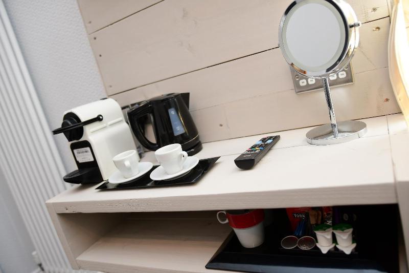 Twin Room with Private Bathroom image 3