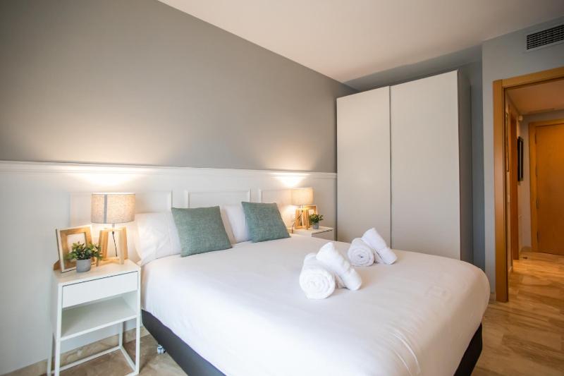 13MAL1077-Magnific 2br2bh flat in Sagrada Familia - image 7
