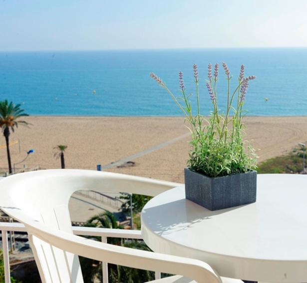 Double Room with Sea View image 3