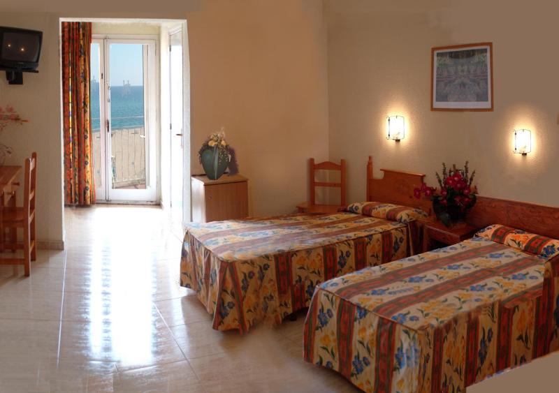 Double Room with Sea View image 1