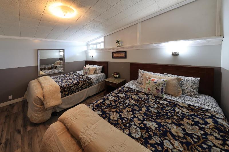 One-Bedroom Bungalow image 2