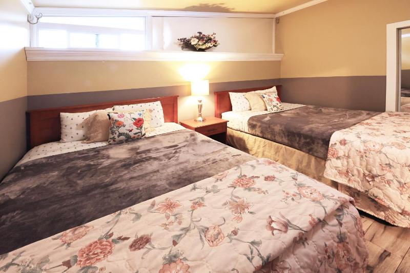 One-Bedroom Bungalow image 1