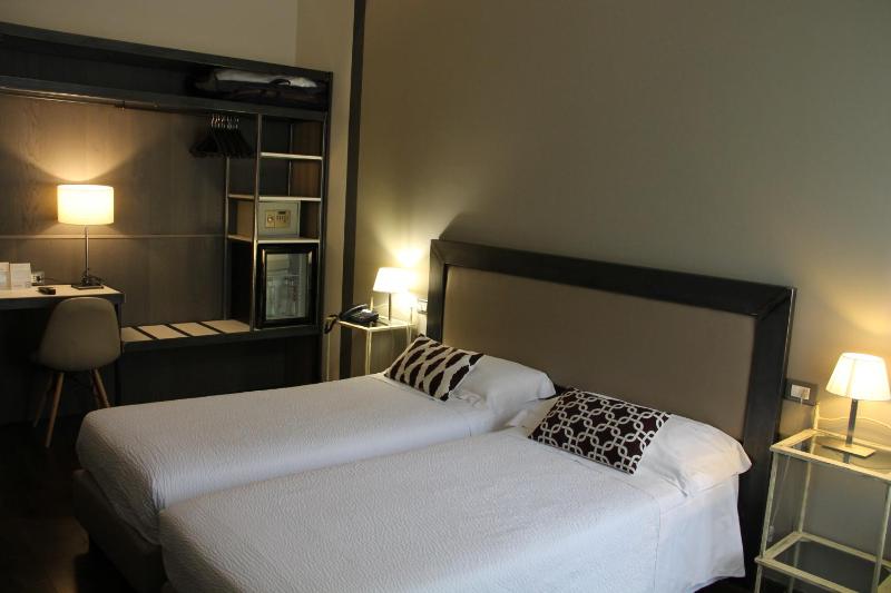 Double or Twin Room image 2