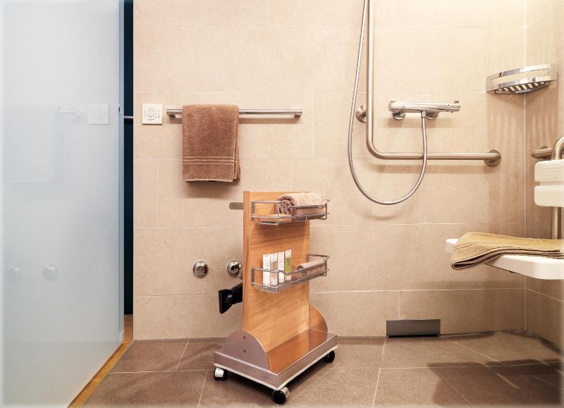 Deluxe Quadruple Room - Disability Access image 2