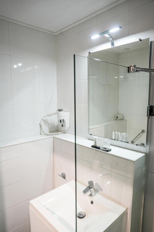 Standard Single Room image 3