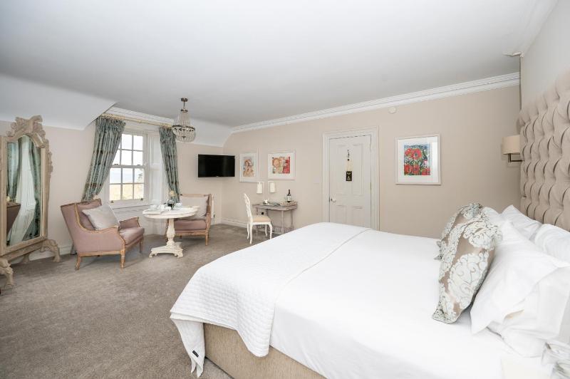 Superior Double Room image 1